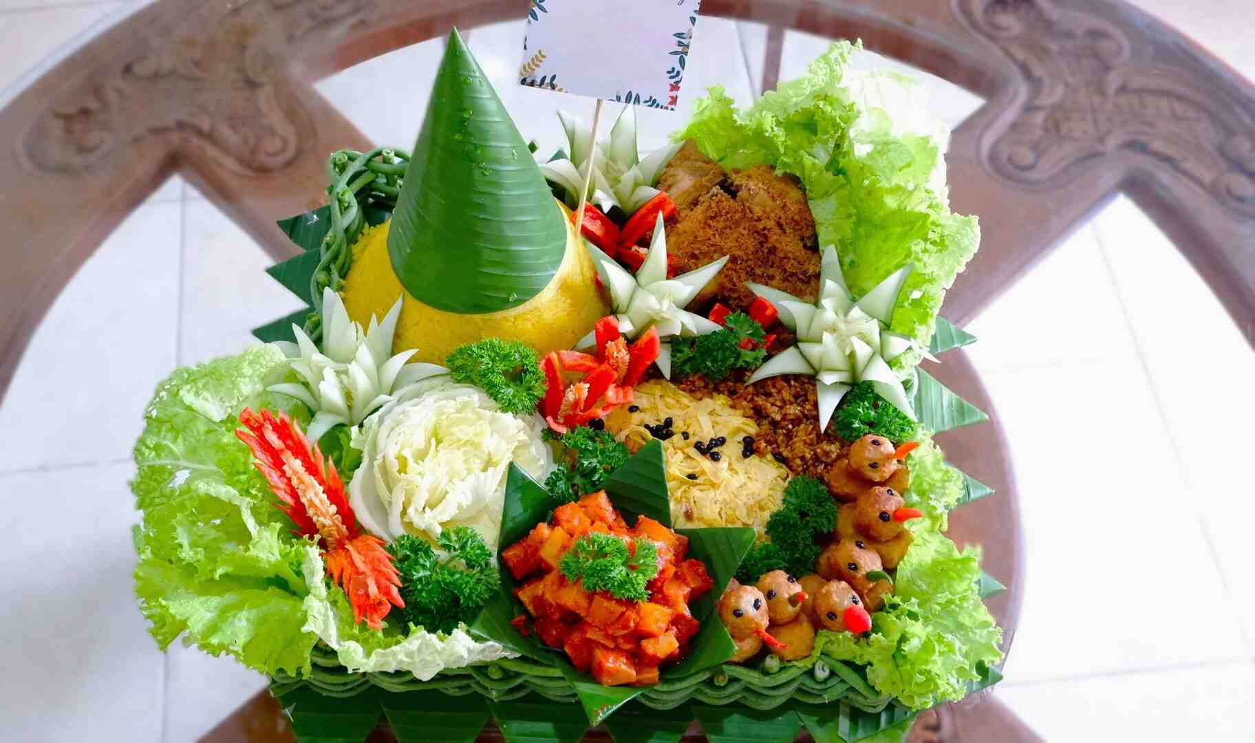 Rekomendasi Lauk Pendamping Tumpeng Agustusan yang Praktis dan Enak